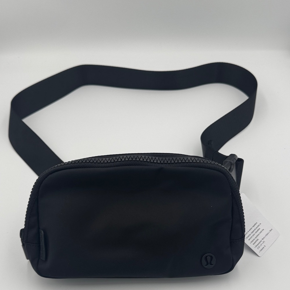 Lululemon Everywhere Black Belt Bag NWT